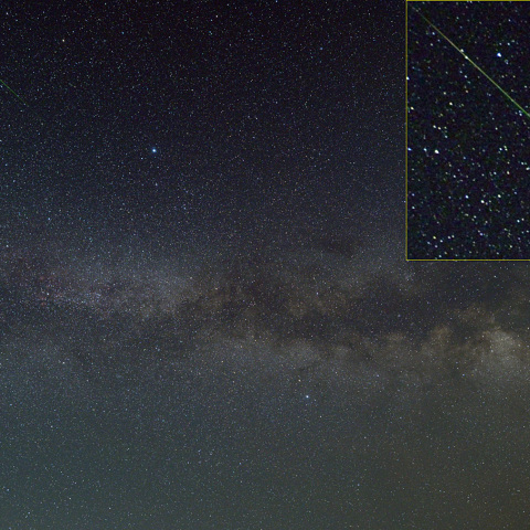 夏の大三角と流星