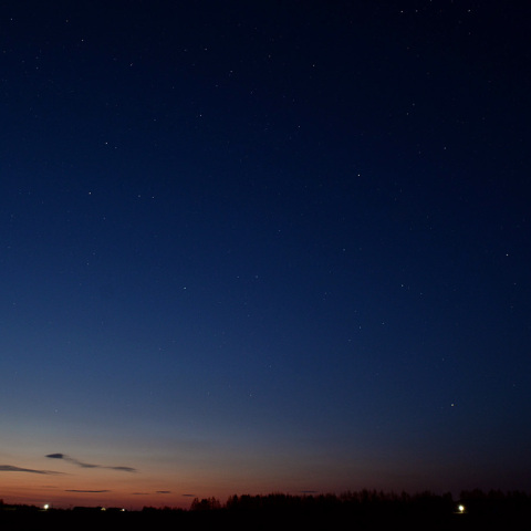 暁天の秋の星座と土星