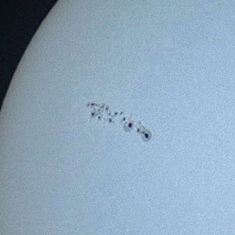 数珠つなぎの太陽黒点