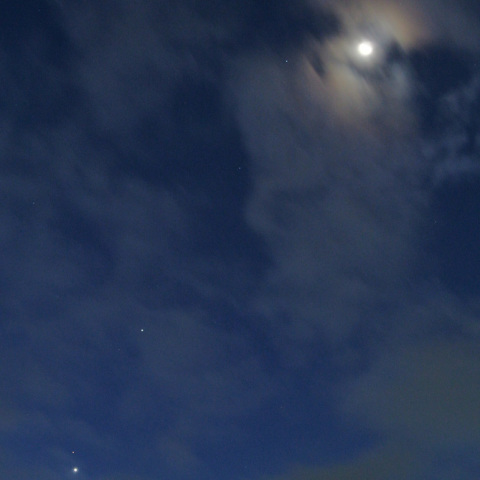流れる雲の中、月・レグルス・木星・火星・金星