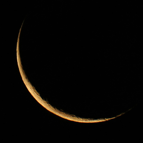 新月間近の眉月