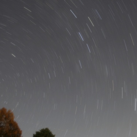 秋の星座流れる