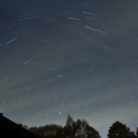 天の北極と流星
