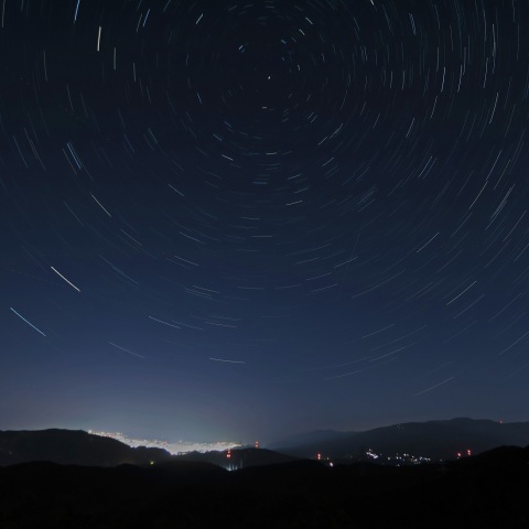 街明りと北天の日周運動
