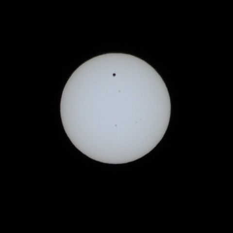 金星の日面通過(200mmレンズで撮影後トリミング)