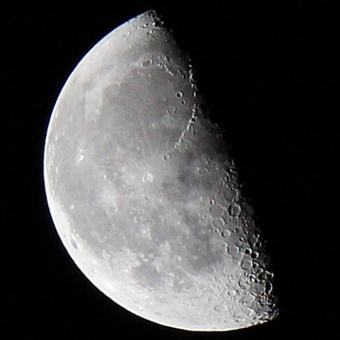 手持ちでワンショット　月＠上海