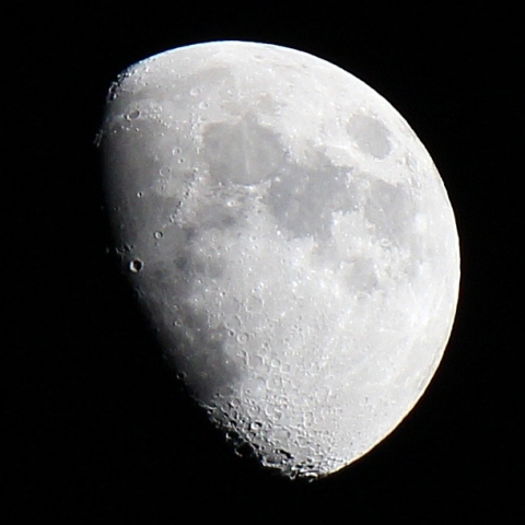 手持ちでワンショット　月＠上海20141201