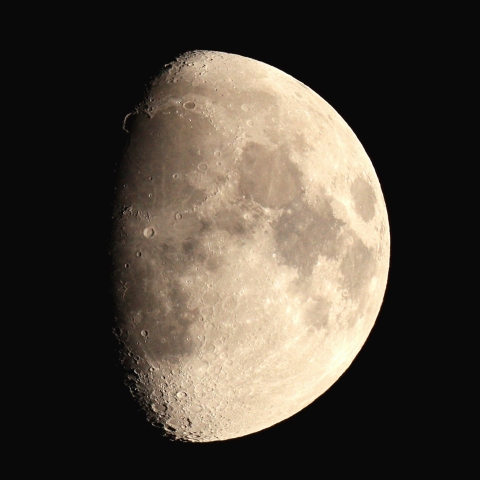 手持ちで月　13/APR/2011