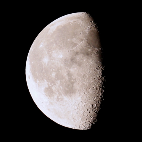 手持ちで月　22/JUN/2011