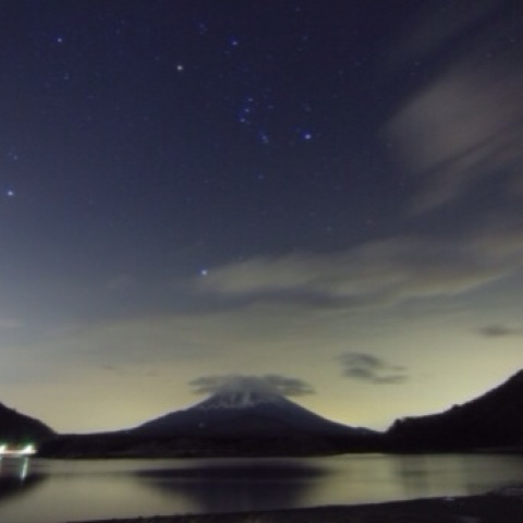 逆さ富士と冬の大三角形