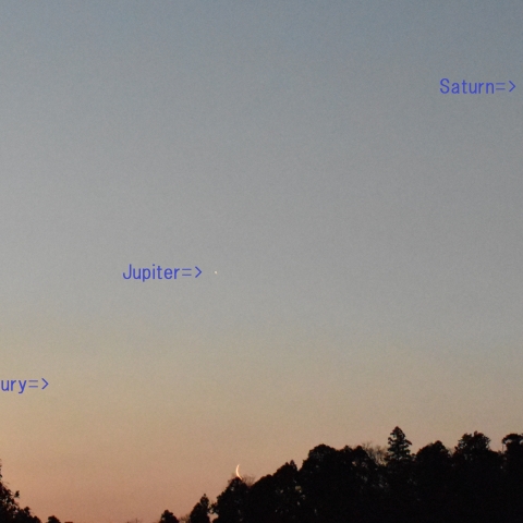 日の出直前の月、水星、木星、土星