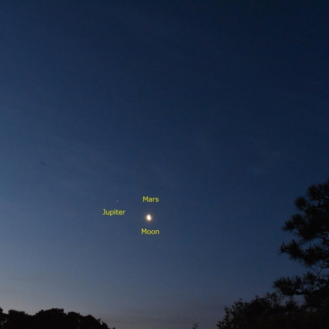 日の出直前の月、水星、木星、土星