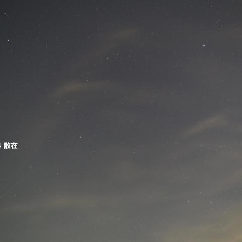 ふたご座流星群の夜に写った散在流星