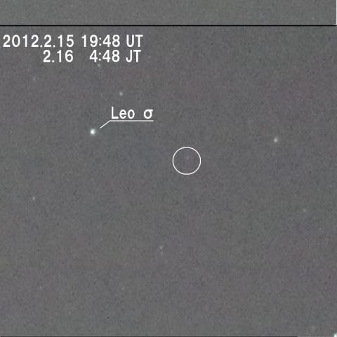 高速で空を駆け抜ける2012DA14