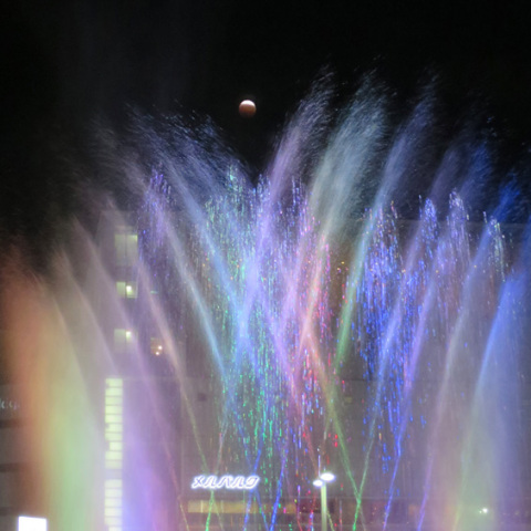 噴水ショーと天体ショー