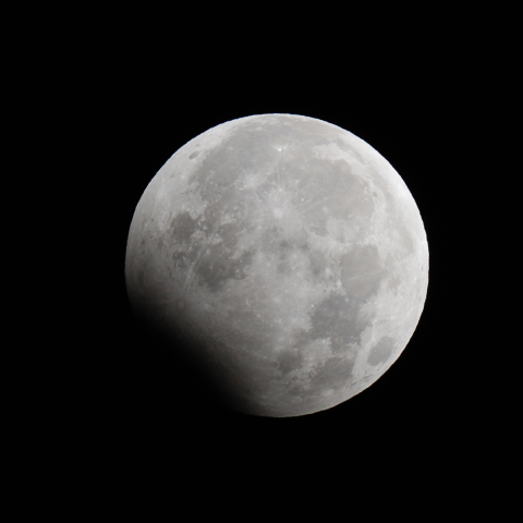 新春未明の部分月食