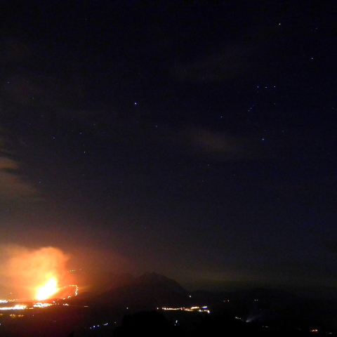 別府扇山火まつりと冬の星座たち