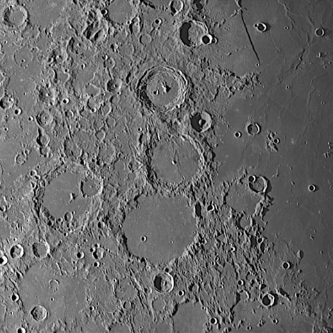 中央3列クレータ