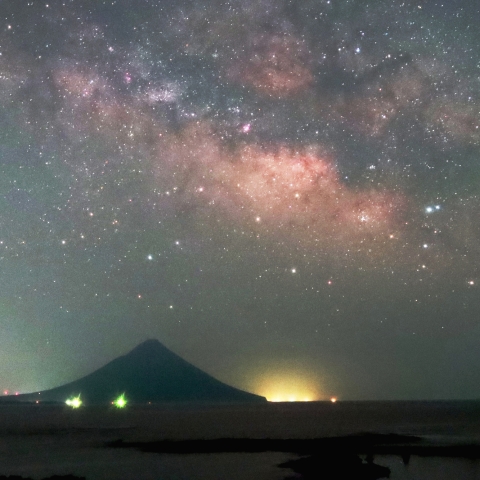 開聞岳と天の川
