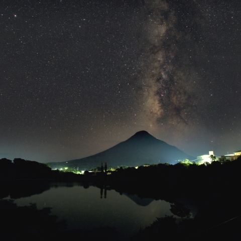 開聞岳と天の川