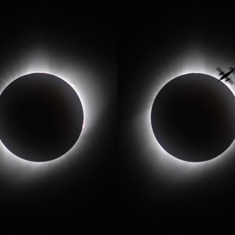 皆既日食中に飛行機通過