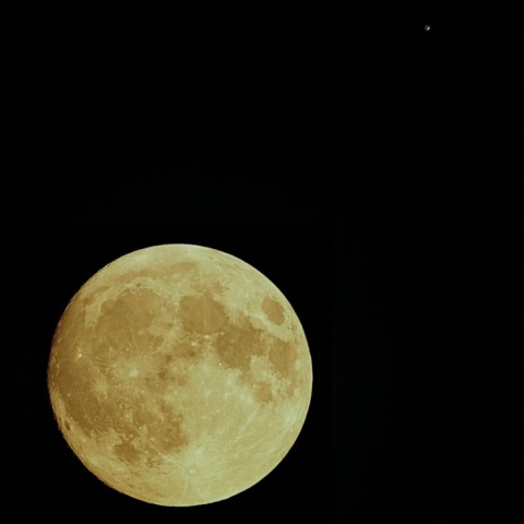 土星と月の写真で…