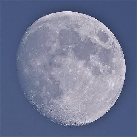 昼の月十日余の月