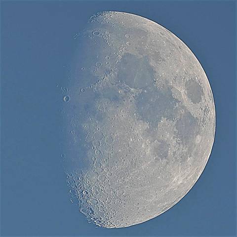 月齢9.6・白い月