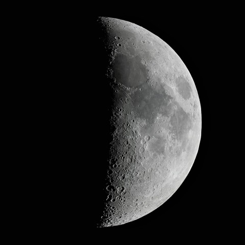 月齢6.4…上弦の月