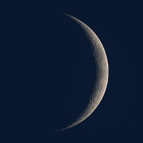 月齢2.98　白い月…