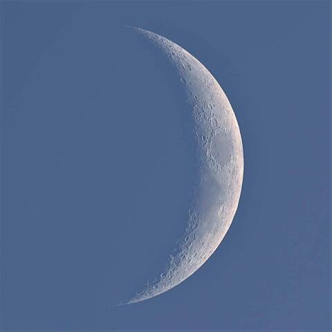 睦月の白い月…