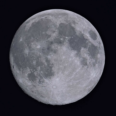 雄大な月　願いが届きそう