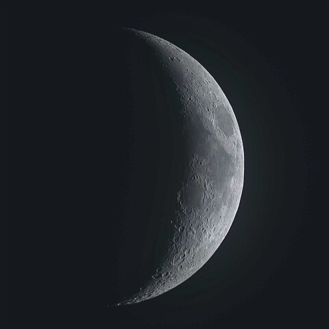 眠そうなお月さま…