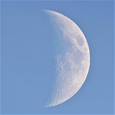 文月に入り二度目の白い月