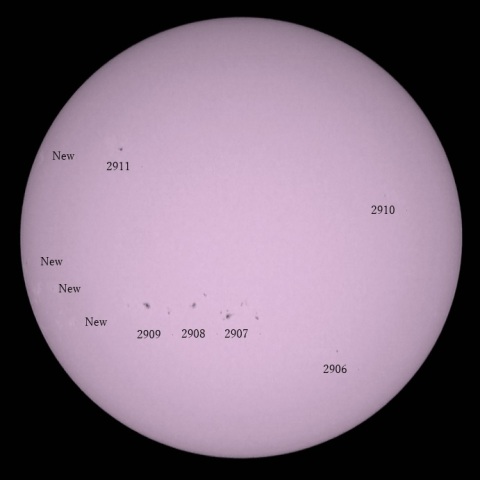 更に賑やかに並んだ黒点