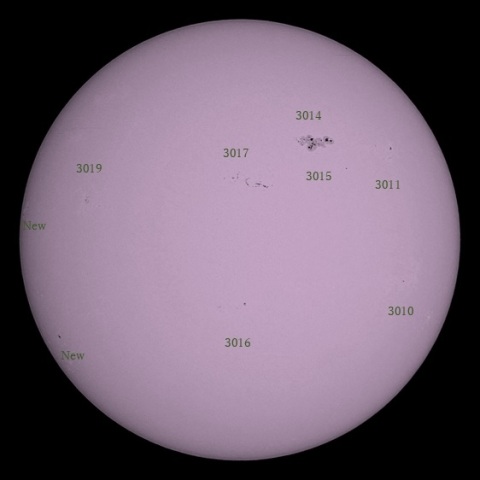 賑やかな黒点群