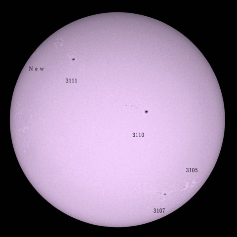 続く賑やかな黒点群