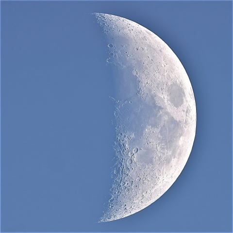 1日2日早い上弦の月