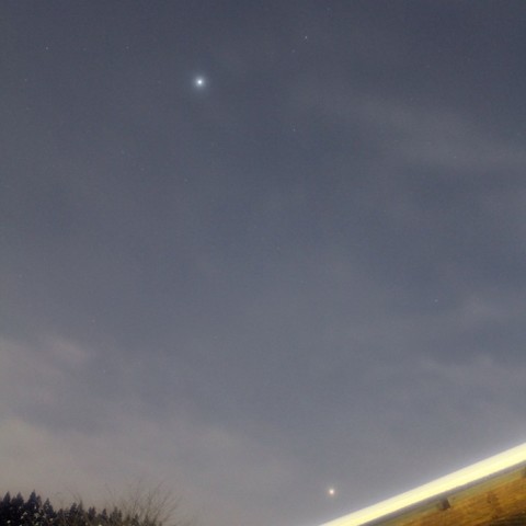 雪の合間の沈む金星と木星
