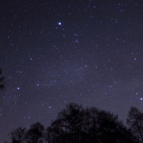 春分の日に昇る夏の大三角形
