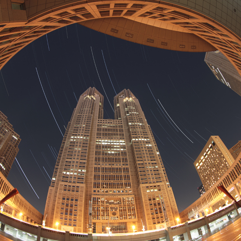 大回廊を渡る冬の星々