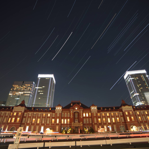 東京駅に昇る冬の星座