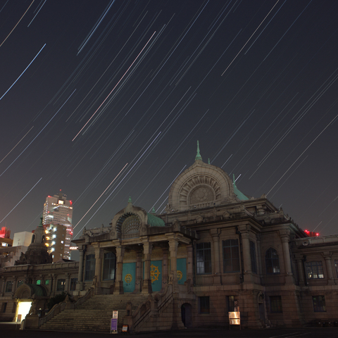 インド様式寺院に昇る初冬の星々