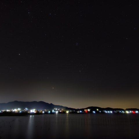 昇る初冬の星々