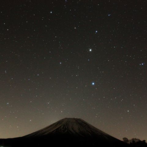 富士山に突き刺さる火球