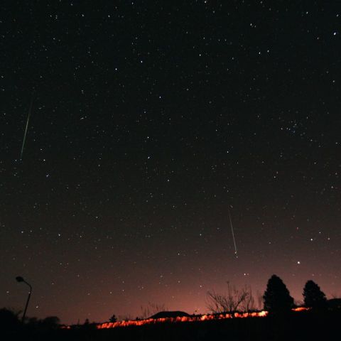 ふたご座流星群のふたごの流星