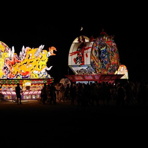 お月様も見ている黒石ねぷた(その2）