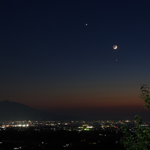 にぎやかな西の空