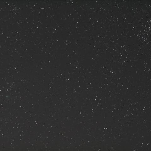 二重星団の近くに移動したジャック彗星