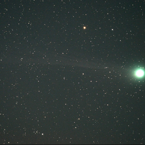 １月２８日の月光の中のラヴジョイ彗星